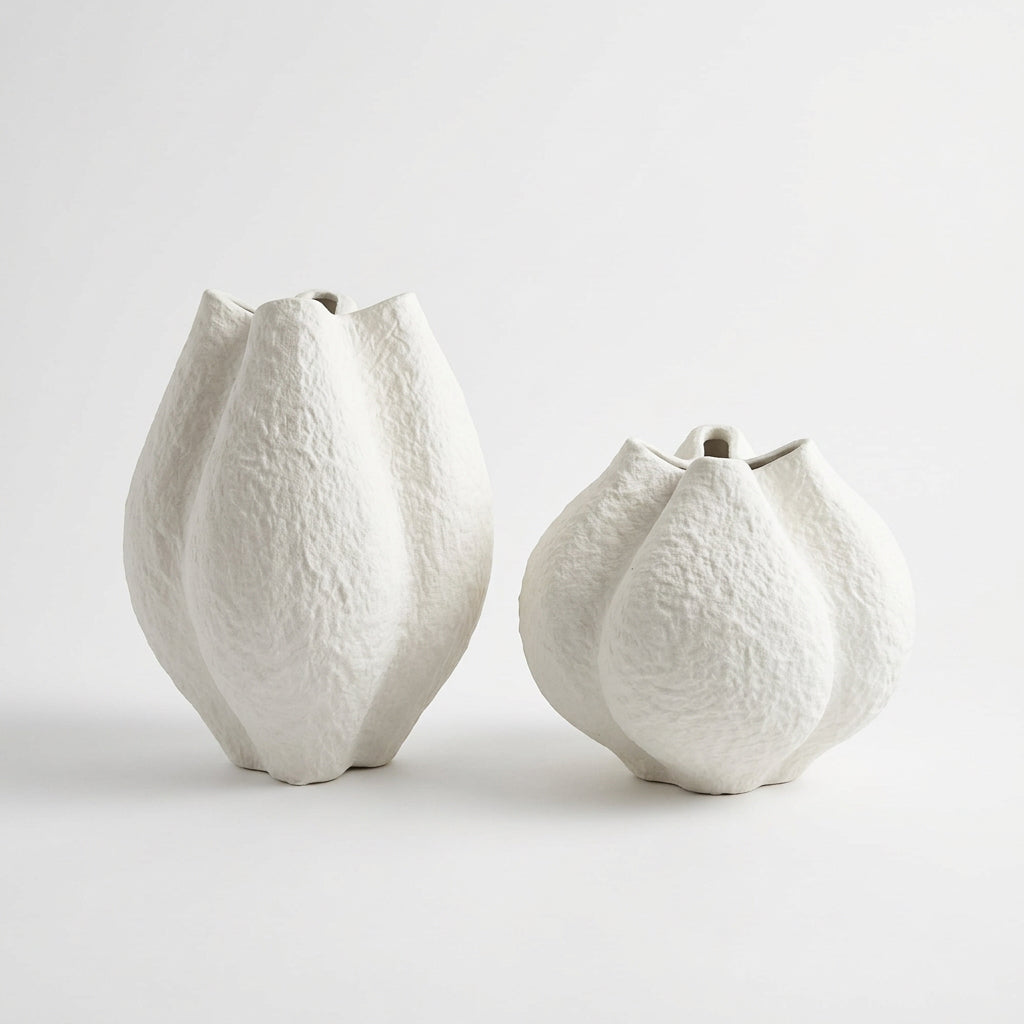 Vase décoratif Pétale – Design sculptural ivoire texturé