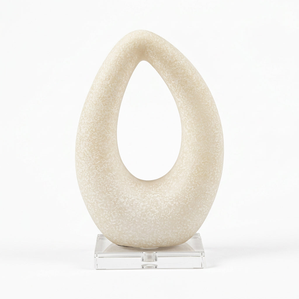 Sculpture décorative Épure – Goutte ivoire sur socle crystal transparent
