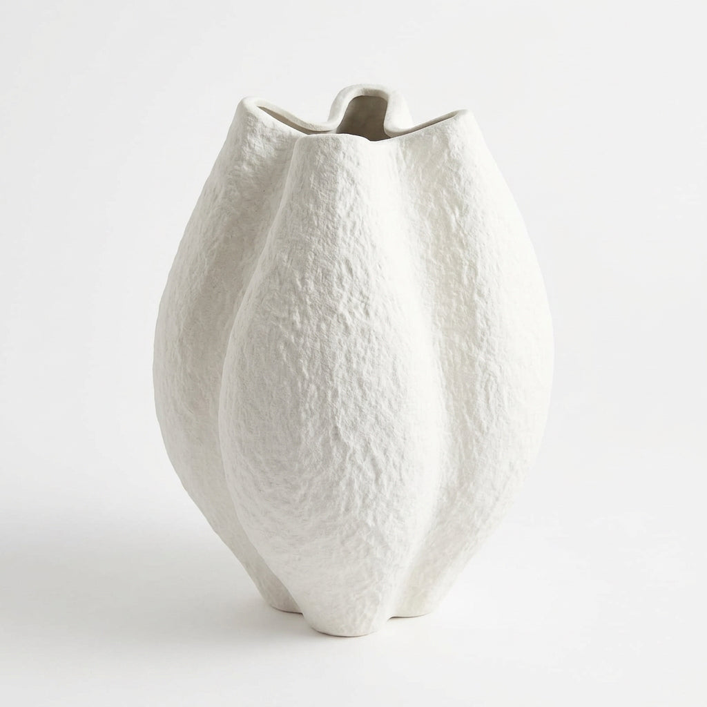 Vase décoratif Pétale – Design sculptural ivoire texturé
